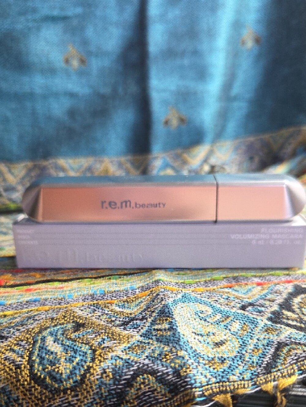R.E.M. Beauty Flourishing Volumizing Mascara In Black - Picture 4 of 4